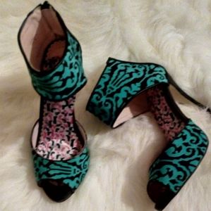 Ladies shoes